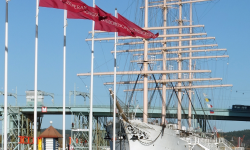 Featured image of post Red Flags and Following Seas